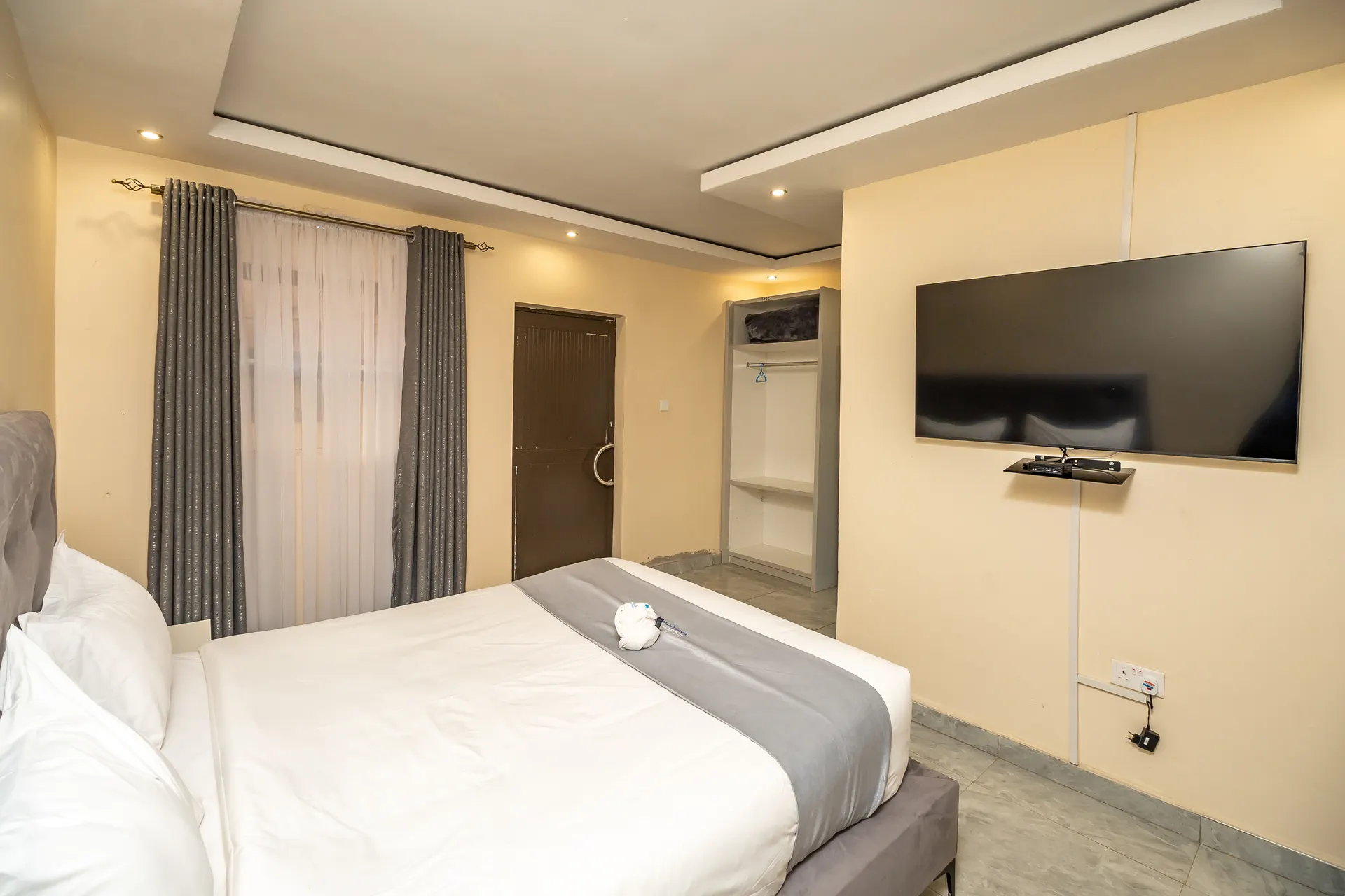 Standard Room — Elephant Executive Lodges